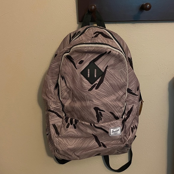 Herschel Backpack Beige/Black Retired Pattern. Multiple Pockets. - Picture 2 of 6